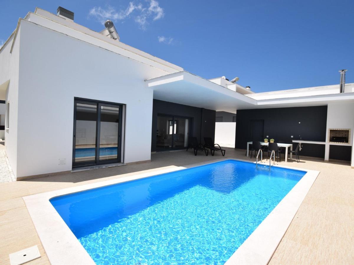 Modern Villa With Private Pool Near The Beautiful Beach Of Foz De Arelho Nadadouro Room photo