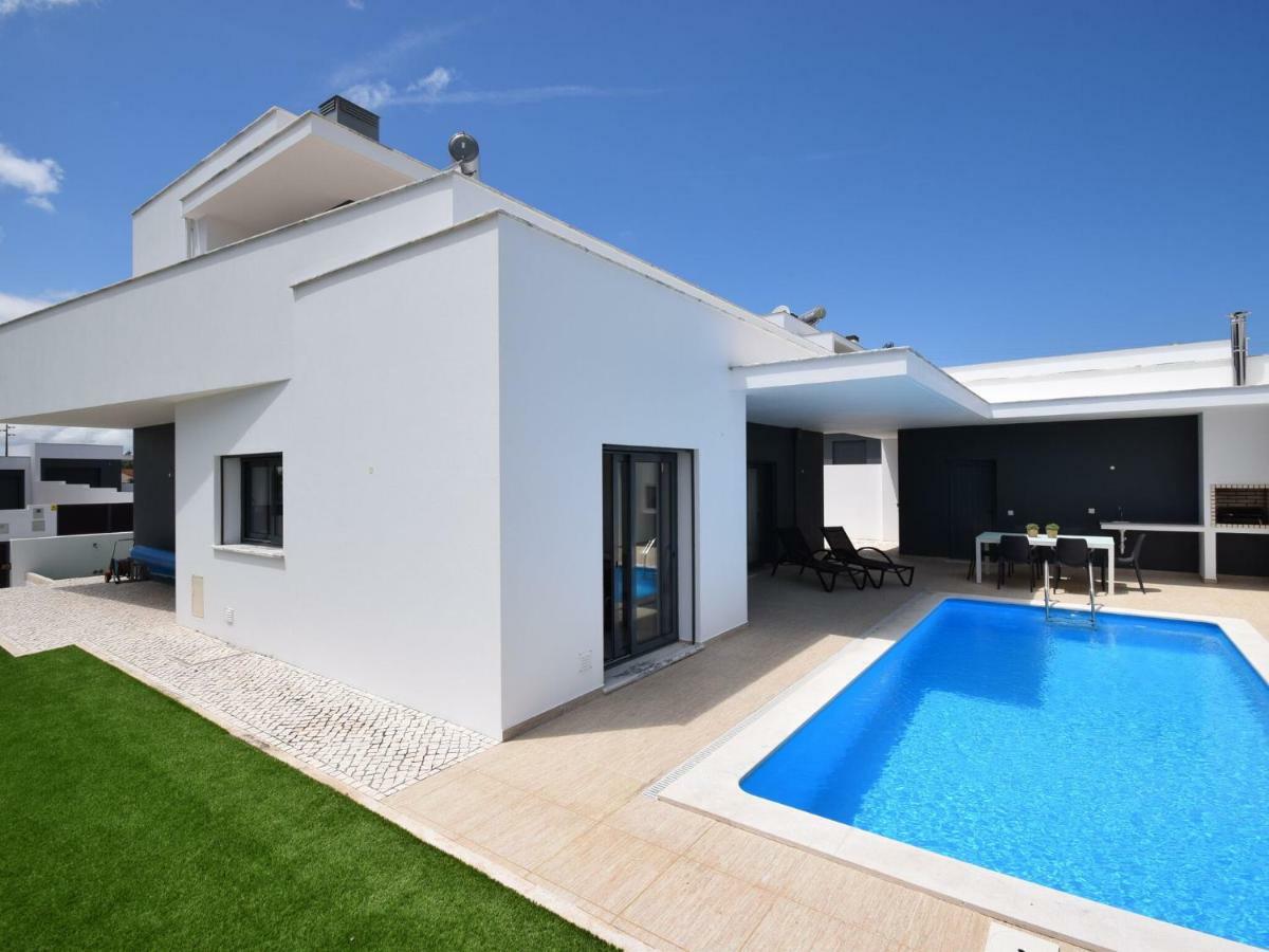 Modern Villa With Private Pool Near The Beautiful Beach Of Foz De Arelho Nadadouro Exterior photo